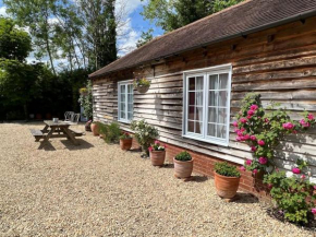 The Old Estate Office - Enchanting, Stylish Garden Cottage, Peaceful & Quiet